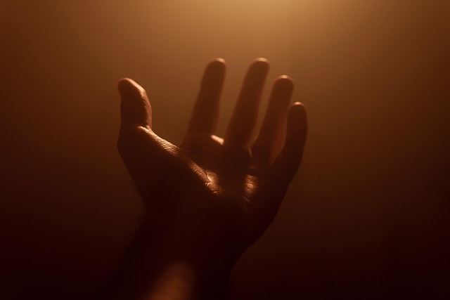 La luce del perdono: un viaggio interiore verso la redenzione